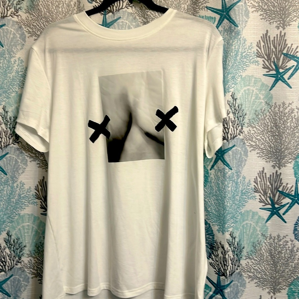 White top with iron on cute to go out with jeans size XL